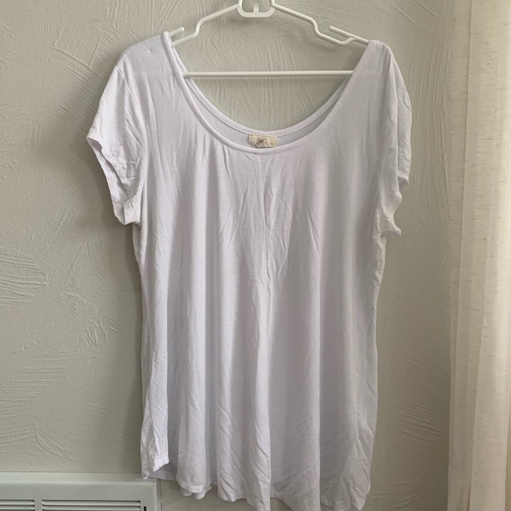 Scoop neck tee
